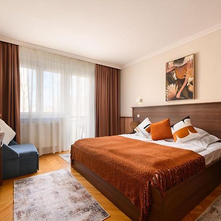 Szilfa Étterem Mariann Apartman Hajdúszoboszló Esterno foto