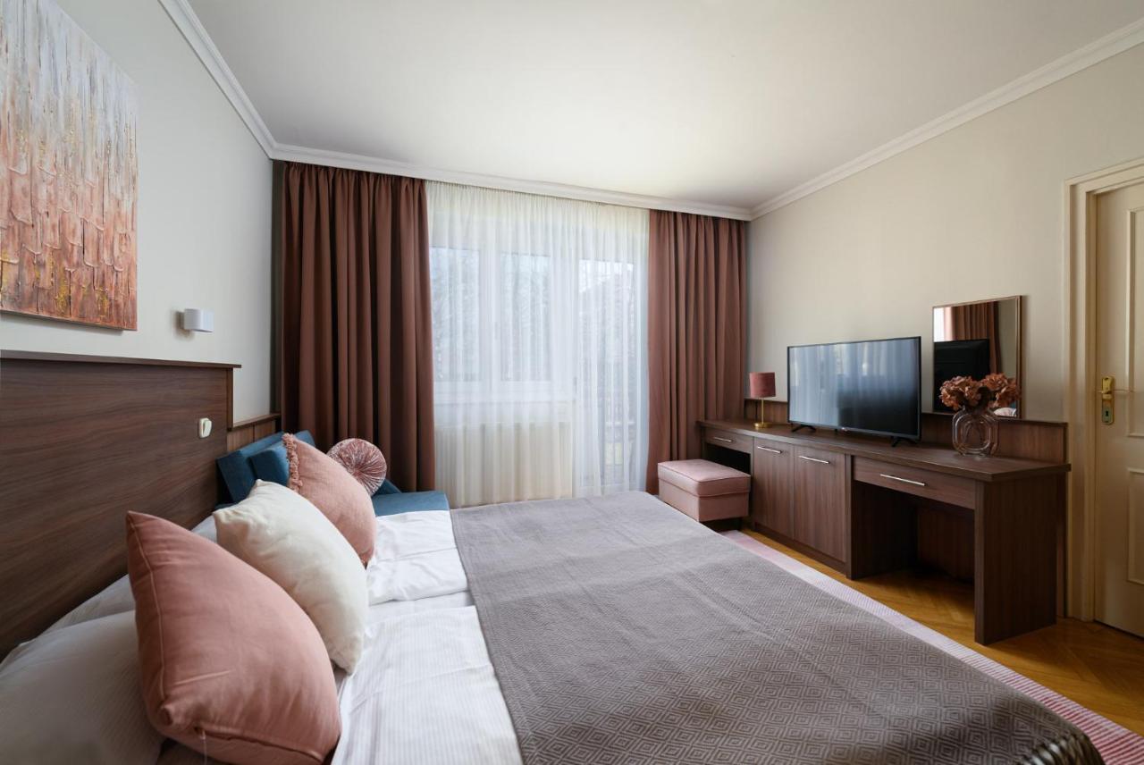 Szilfa Étterem Mariann Apartman Hajdúszoboszló Esterno foto