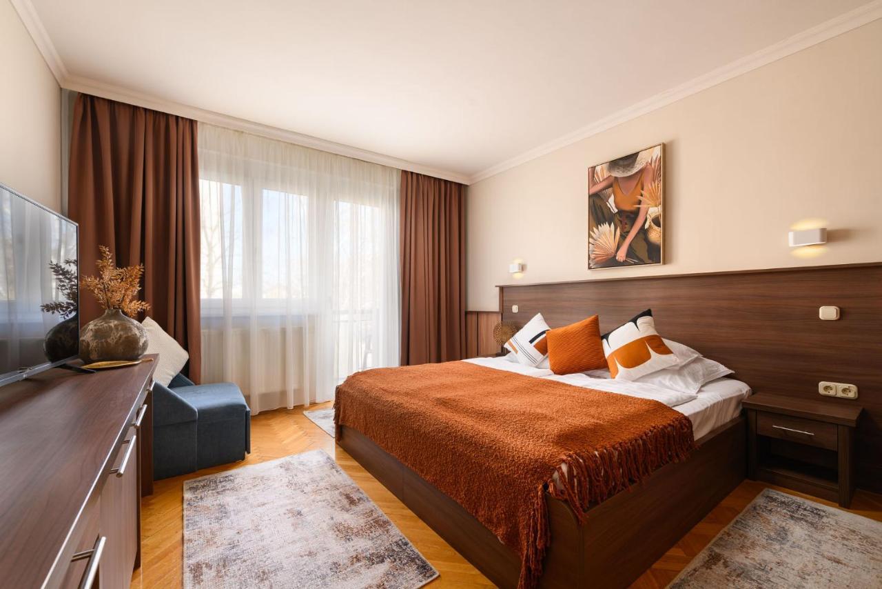 Szilfa Étterem Mariann Apartman Hajdúszoboszló Esterno foto