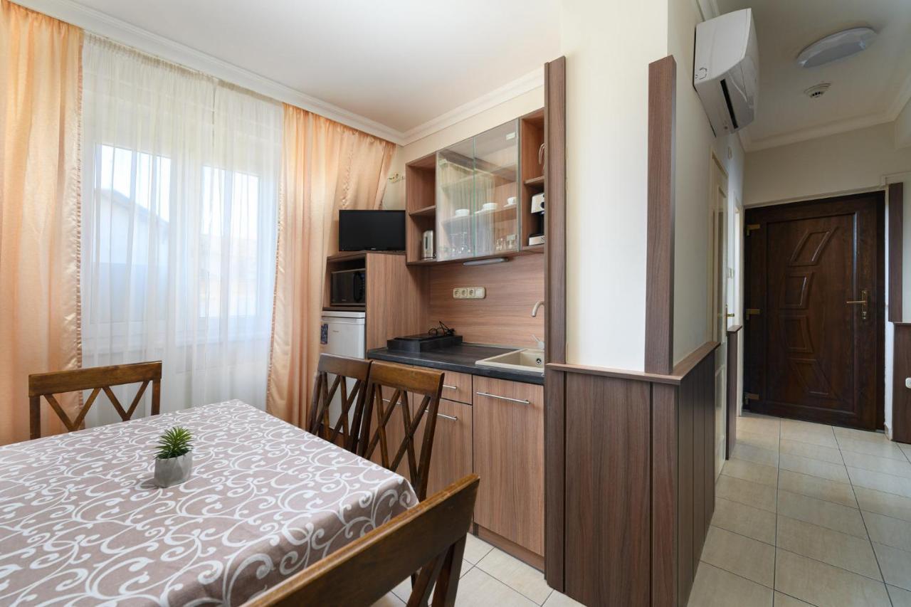 Szilfa Étterem Mariann Apartman Hajdúszoboszló Esterno foto