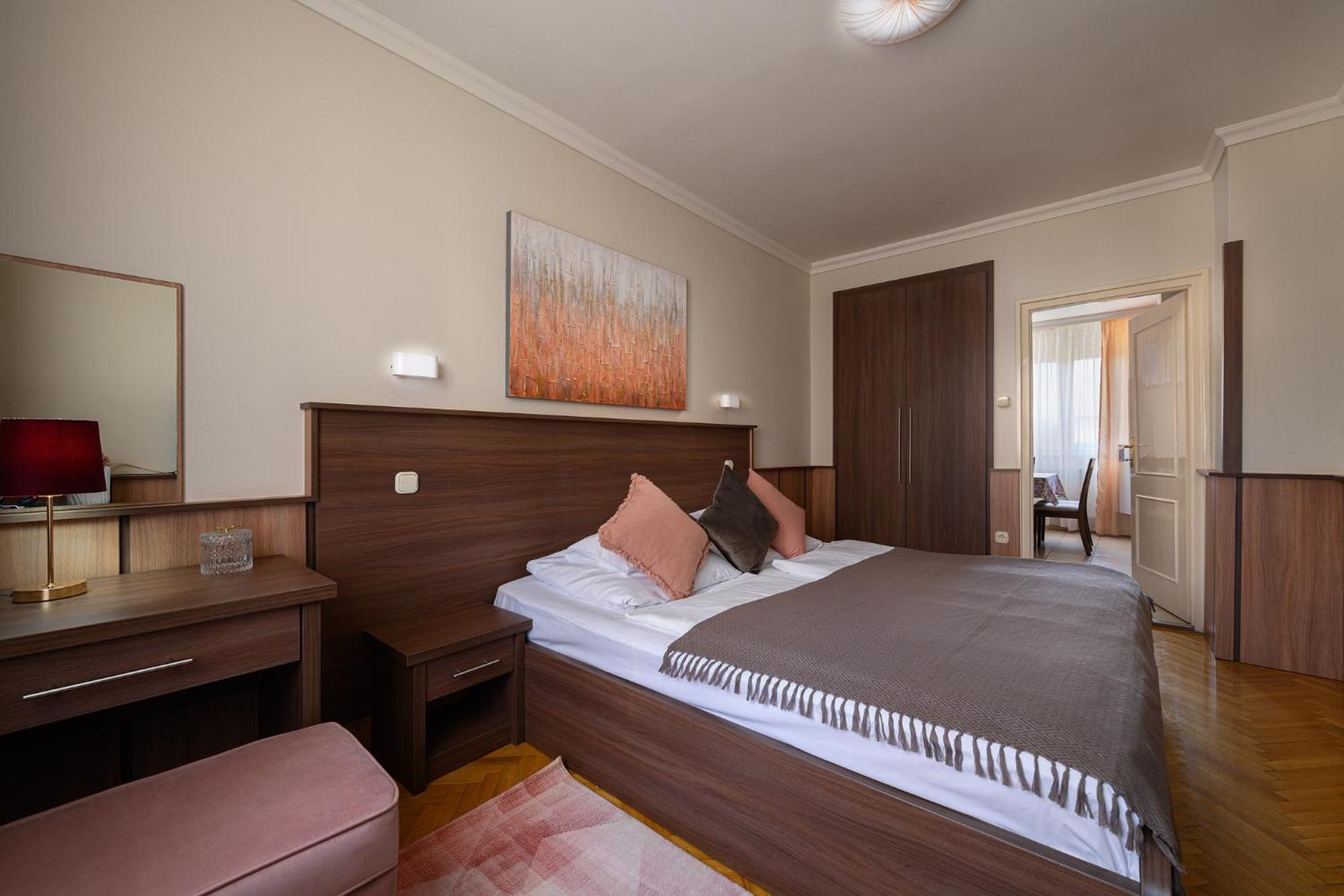 Szilfa Étterem Mariann Apartman Hajdúszoboszló Esterno foto