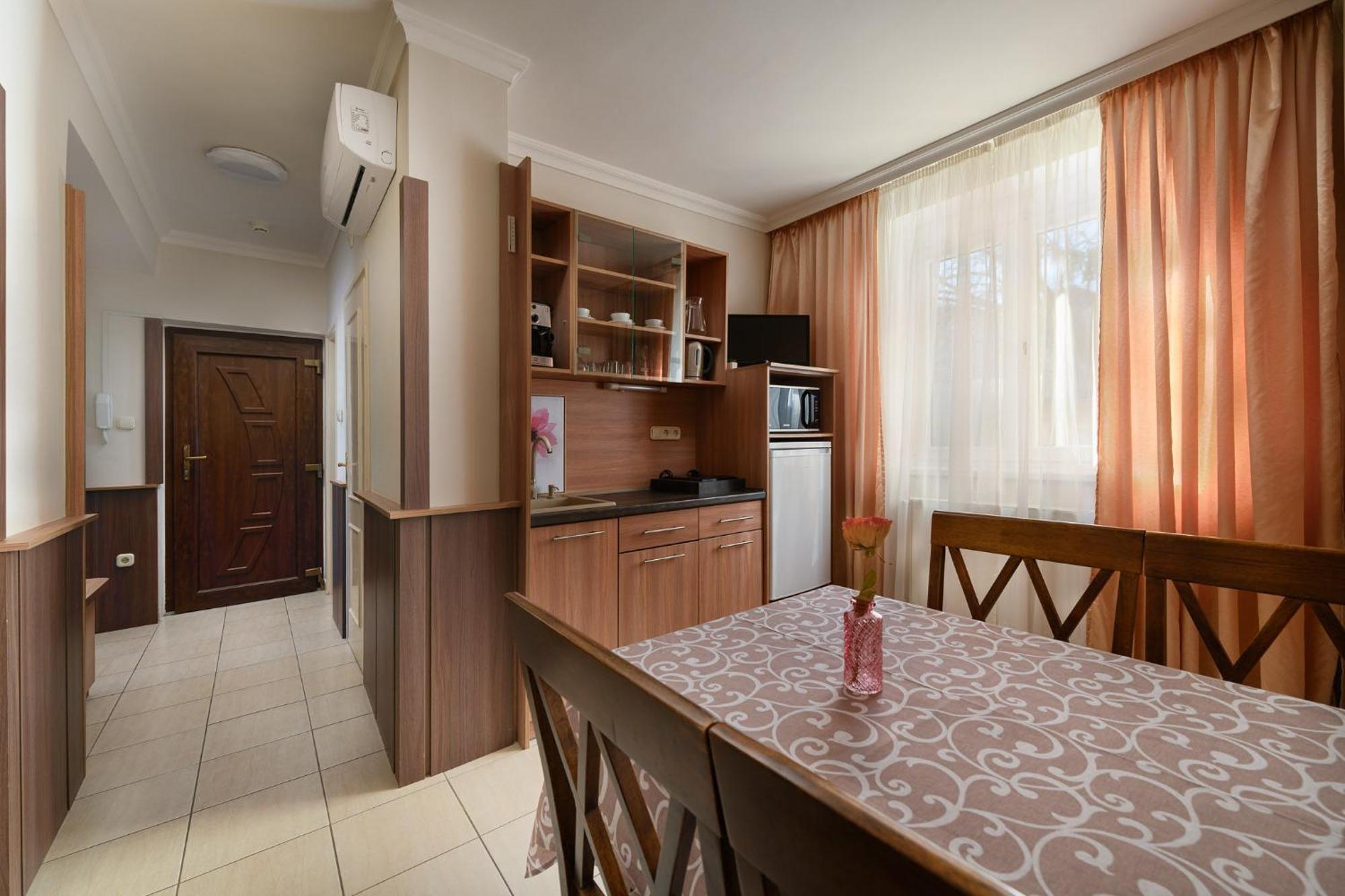 Szilfa Étterem Mariann Apartman Hajdúszoboszló Esterno foto