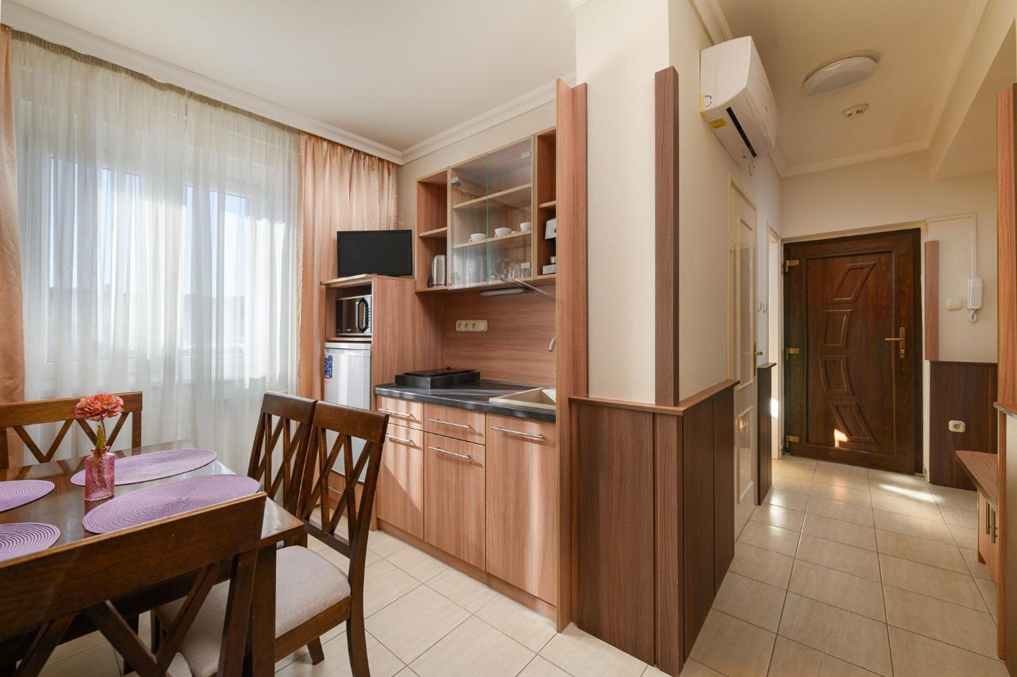 Szilfa Étterem Mariann Apartman Hajdúszoboszló Esterno foto