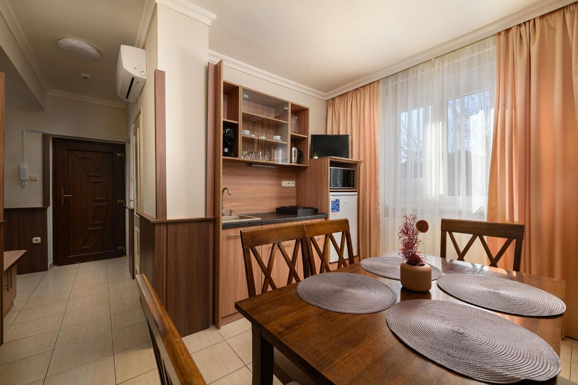 Szilfa Étterem Mariann Apartman Hajdúszoboszló Esterno foto