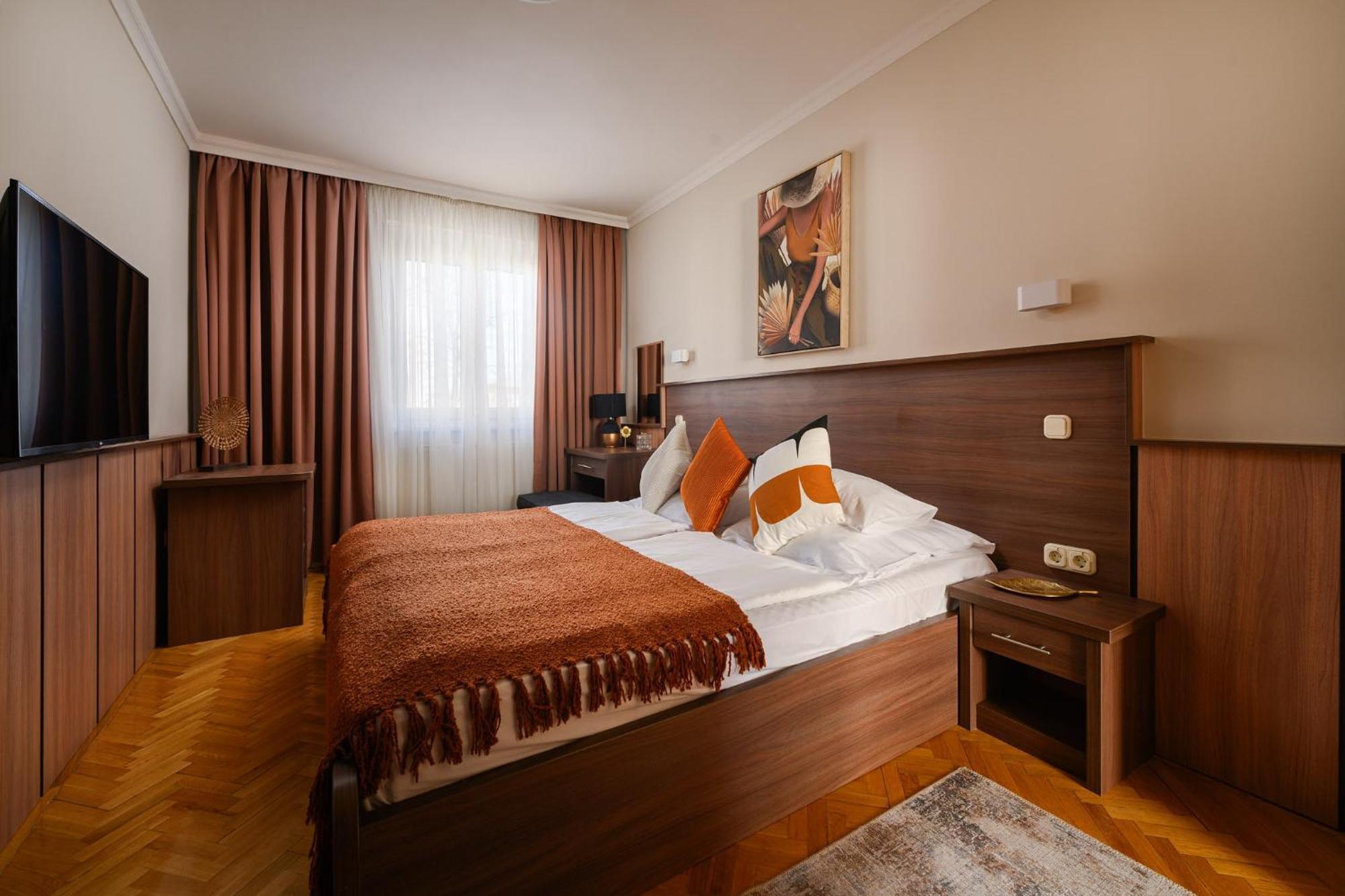 Szilfa Étterem Mariann Apartman Hajdúszoboszló Esterno foto